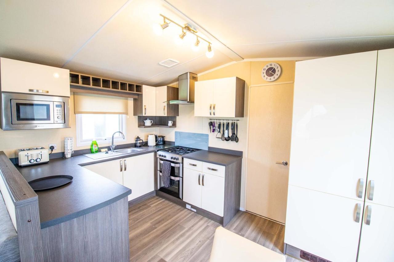 Big Skies Platinum Plus Holiday Home With Wifi, Netflix, Dishwasher, Decking Camber المظهر الخارجي الصورة