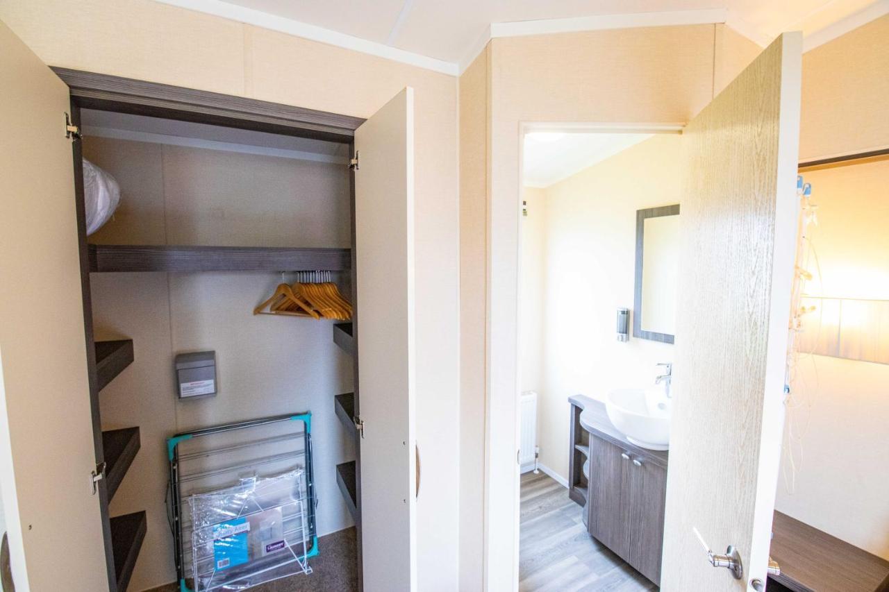 Big Skies Platinum Plus Holiday Home With Wifi, Netflix, Dishwasher, Decking Camber المظهر الخارجي الصورة
