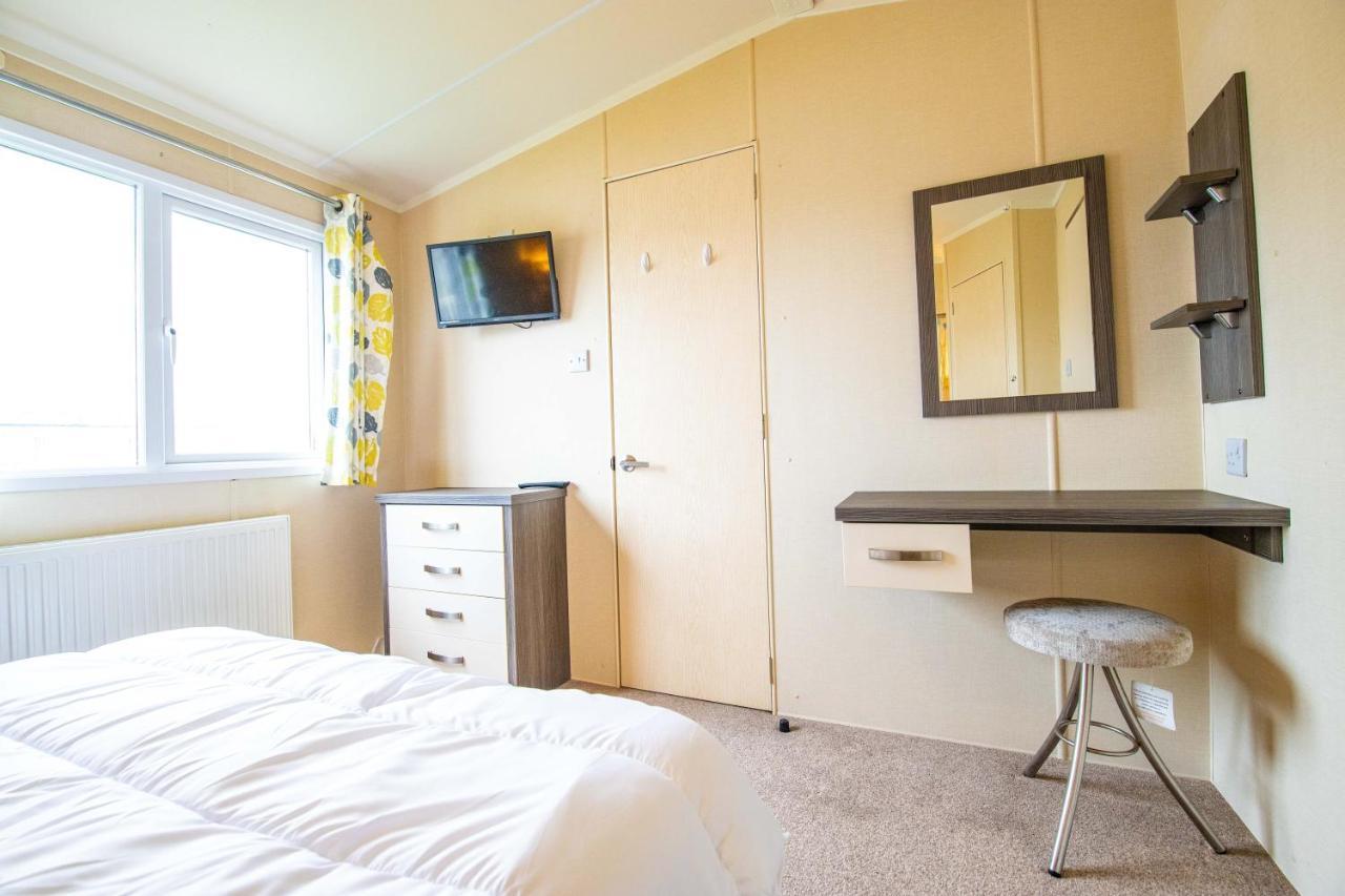 Big Skies Platinum Plus Holiday Home With Wifi, Netflix, Dishwasher, Decking Camber المظهر الخارجي الصورة