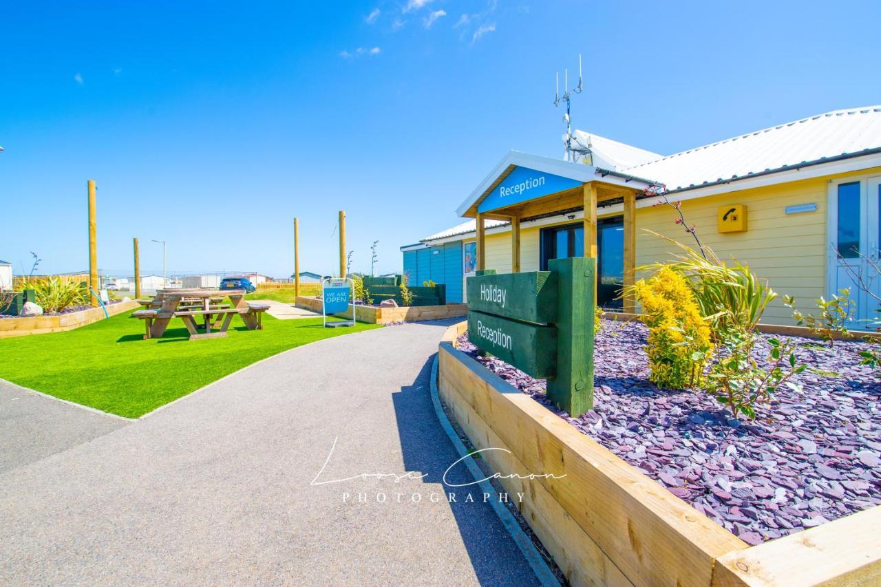 Big Skies Platinum Plus Holiday Home With Wifi, Netflix, Dishwasher, Decking Camber المظهر الخارجي الصورة